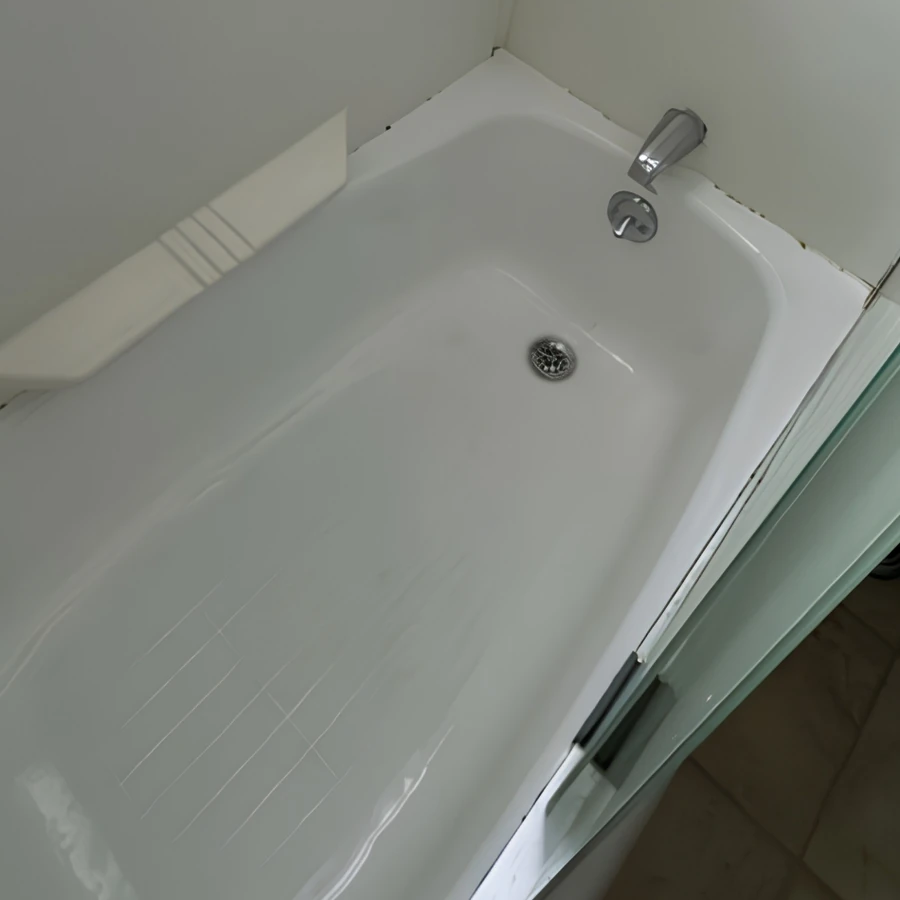 Bathtub before and after deep cleaning service in Massachusetts